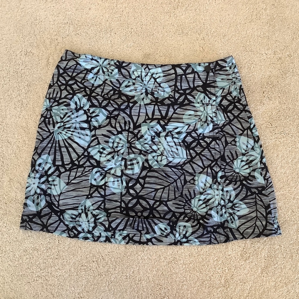 EUC Columbia Wrap Skirt/cover up size 12.